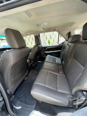 Toyota FORTUNER image 3