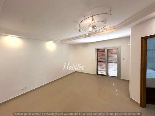 Villa de 750m2 à louer aux Almadies image 5