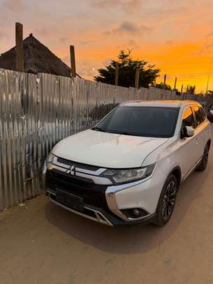 MITSUBISHI Outlander SUV 2019 image 4