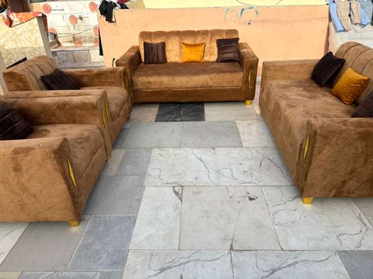 Salon 8 place vip image 3