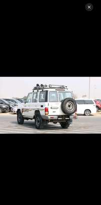 Toyota land cruiser 70 séries 2018 image 9