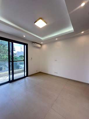 À LOUER - Magnifique Appartement F4 de Standing au Point E image 6