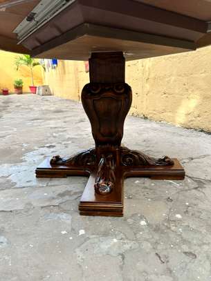 Table ronde bois massif vintage base sculptée image 3