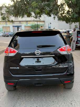 Nissan SUV 2016 image 3