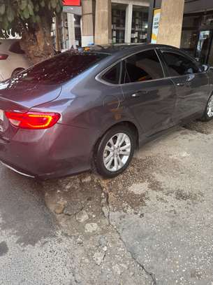 Chrysler 200 image 2