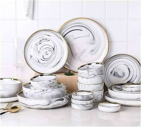 Service vaisselle porcelaine marbré liseré doré complet image 5
