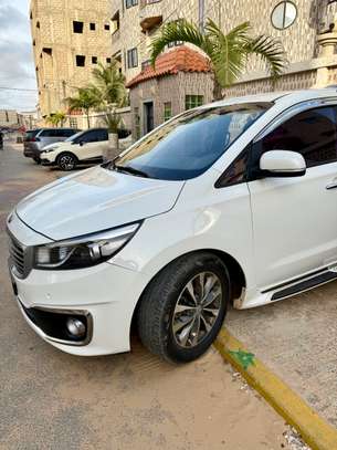 KIA CARNIVAL 2016, 9 places image 5