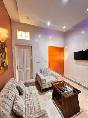 Joli studio meublé image 10