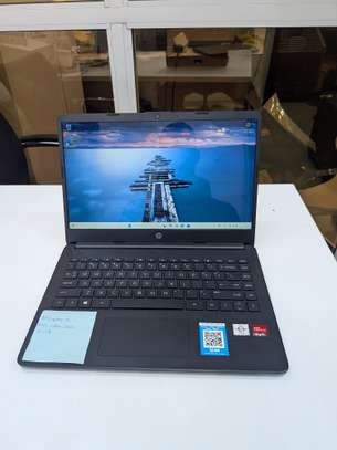 HP laptop 14 AMD Athlon 4g de ram 128 image 2