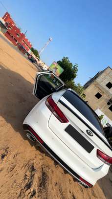 Kia K5 image 2