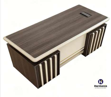 Des tables de bureau – Élégance, solidité et fonctionnalité image 13