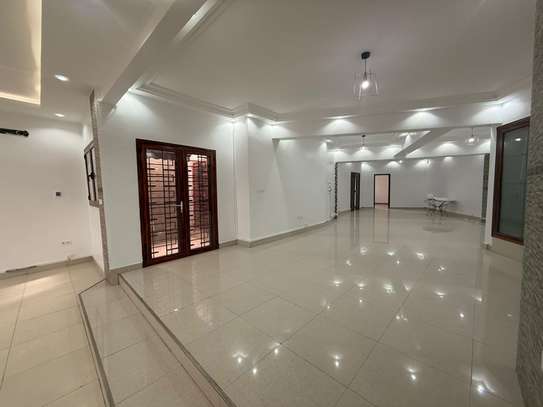 bureau duplex à louer 600m2 image 9