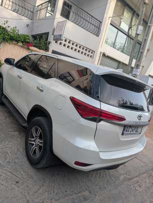 Toyota fortuner 2023 image 6
