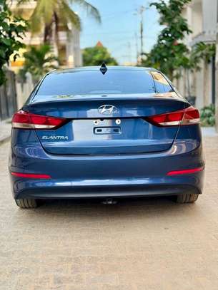 Hyundai Elantra image 9