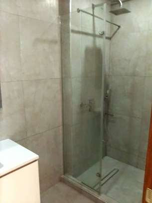 Appartement F4 non meublé Point E parking, ascenseur image 15