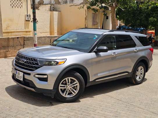 Ford explorer xlt 4×4 2023 image 2