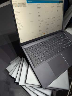 Dell i7 11th gen / SSD 512gb / 16gb / vostro image 3