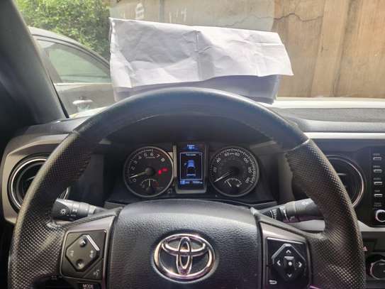 2022 Toyota  Tacoma  Double Cabine image 4