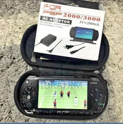 Sony PSP noir console portable avec chargeur et jeux image 2