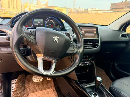*Peugeot* 2008 année :  *2016-17 image 9