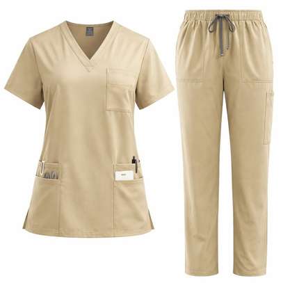 Blouse blanche et tenue de bloc complet image 3