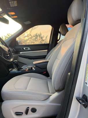 FORD EXPLORER 2018 image 9