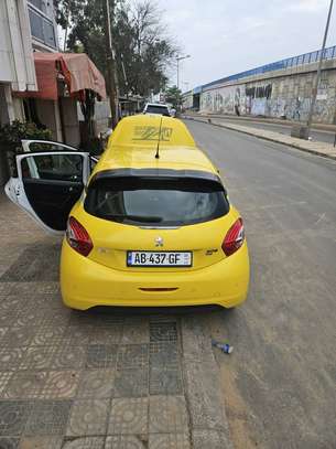 Peugeot 208 image 6