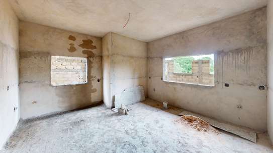Villa de 300m2  r+1 en finition image 6