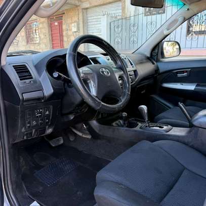 Toyota hilux invincible 2017 image 11
