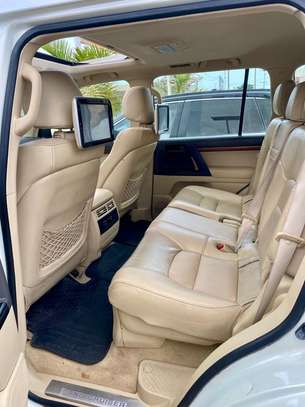 Toyota land cruiser 2016 image 7