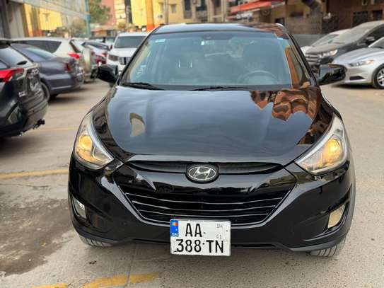 Hyundai SUV noir spacieux maniable et fiable image 4