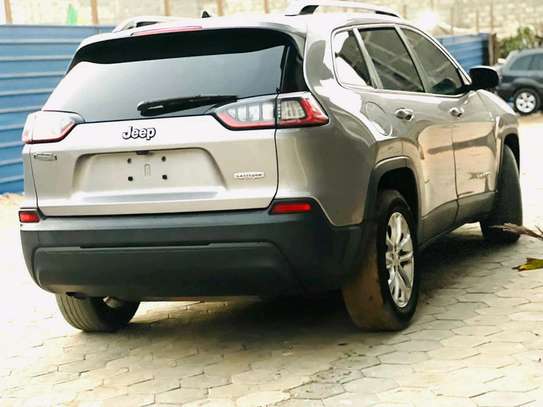 JEEP CHEROKEE image 8