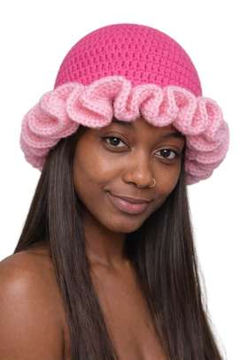 Chapeau froufrou en crochet image 5