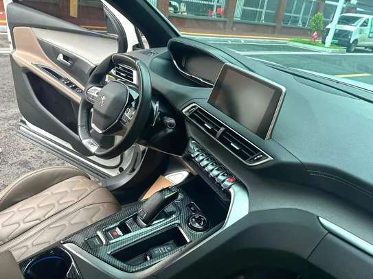 PEUGEOT 5008 image 6