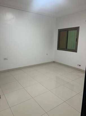 Appartement F4 a louer aux Almadies ( derrière la Gondole ) image 8