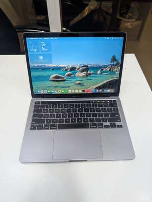 MacBook Pro M2 2022 13 pouces 16g de ram 1 Tera image 2