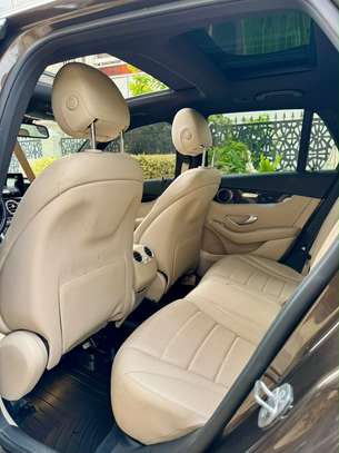 Mercedes GlC 300 image 7