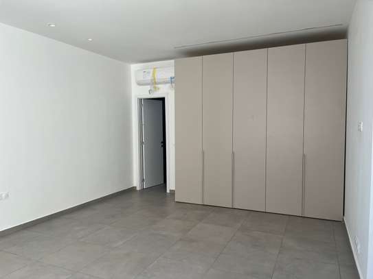 Grand et beau F5 sur la mer au Plateau Corniche Est image 13