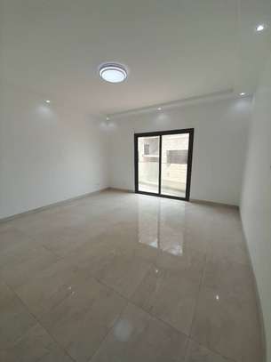 Appartement F4 à louer aux Mamelles cité Mbackiyou Faye image 2