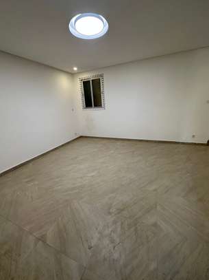 Duplex à usage professionnel à louer Cité Aliou sow image 11