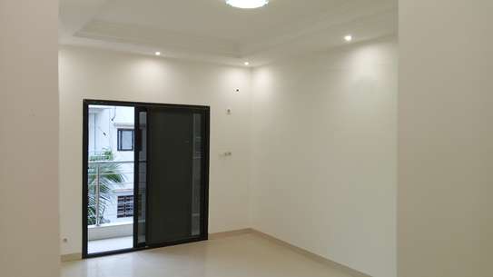Appartement F3 à louer a Sicap Foire image 4