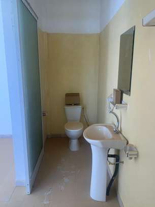 VILLA BASSE A LOUER A THIES  CITE DIOBASS image 7