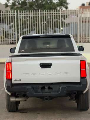 Toyota Tacoma SR  2024 image 11
