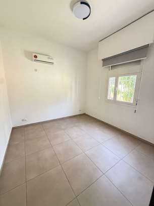Villa  avec piscine jardin à Louer au Point E image 3