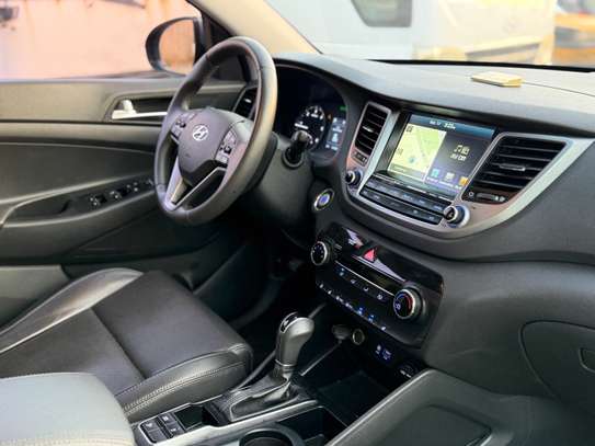 Hyundia Tucson image 13