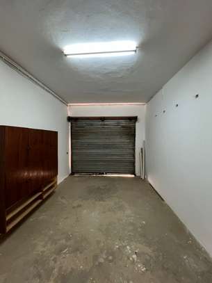 Villa R+1 à vendre au Point E image 12