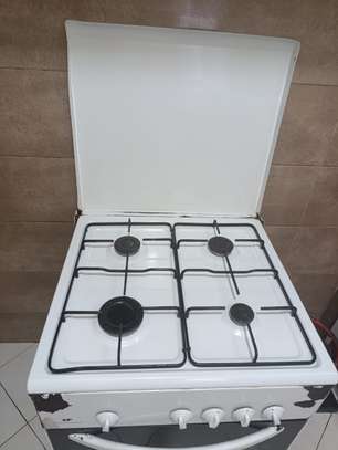 Cuisinière à gaz 4 brûleurs. image 2
