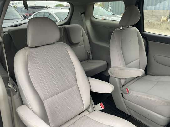 kia sedona 2018  7 places image 6