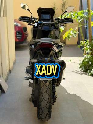 Honda X-ADV touring noir fourche inversée dorée image 7