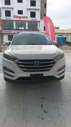 Hyundai Tucson 2017 SUV blanc économique et sûr image 2
